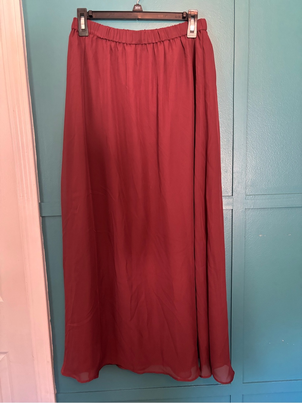 Old Navy Flowing Maxi Skirt in Deep Rose Size Medium